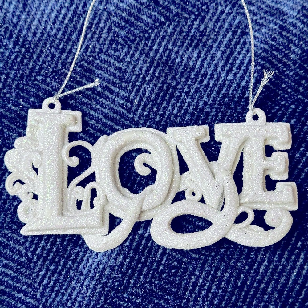 Set Of 3 Decorative Inspirational Ceramic Hanging Ornaments “Peace, Love & Hope” - Picture 6 of 6